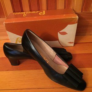 Vintage Loraleen Women's Black Bow Pump 1990's